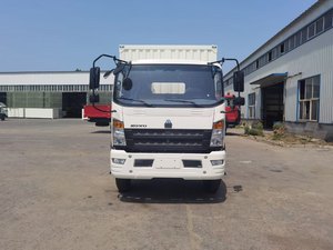 HOWO 4*2 <strong>Small</strong> <strong>Cargo</strong> <strong>Truck</strong> Cheap Mini Box <strong>Cargo</strong> <strong>Truck</strong> Factory Sells 8 Ton vans - Product Image 3