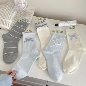 Chaussettes bleues à nœud papillon pour femmes, respirantes, absorbant la sueur, style mi-mollet, mode coréenne, printemps été - Product Image 3