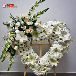 Couronne funéraire ronde en forme <span class=keywords><strong>de</strong></span> rose, <span class=keywords><strong>de</strong></span> chrysanthème et <span class=keywords><strong>de</strong></span> carnation, nouveau design, en promotion, pour le tombeau - Product Image 3