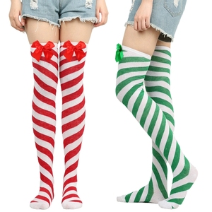 Chaussettes de Noël pour femmes à rayures diagonales rouges avec détail nœud, bas doux mi-cuisses pour fêtes de fin d'année et mode hivernale festive - Product Image 5