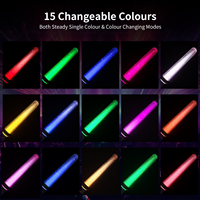 NOVISON Bâtons lumineux LED multicolores durables en ABS, baguettes de rave, lampes à piles remplaçables, tubes lumineux qui brillent dans le noir