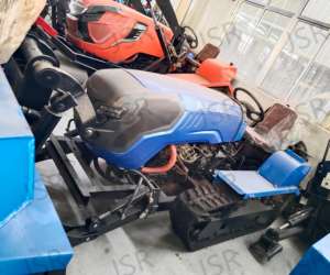 China Factory Direct 4x4 Mini equipo agrícola Tractor sobre orugas con sembradora y arado - Product Image 5