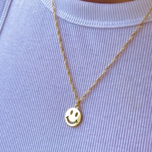 Collier tendance plaqué or 18 carats avec pendentif <span class=keywords><strong>visage</strong></span> souriant, bijou délicat, cadeau d'anniversaire pour elle ou lui - Product Image 1