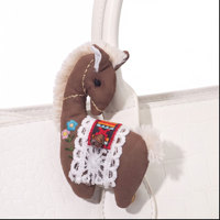 Breloque de sac en peluche faite à la main Llama Alpaca, broderie florale, dentelle, porte-clés style selle, pendentif animal bohème pour sac à main