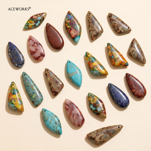 Pendentifs en mosaïque de pierres précieuses |   Breloque en pierres naturelles avec attache en acier inoxydable plaqué or 18K PVD |   Imperméable Hypoallergénique Durable - Product Image 2