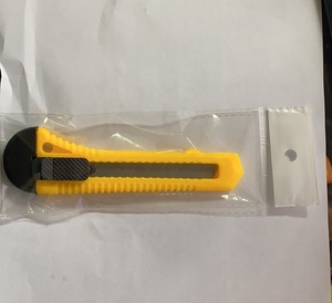 Cuchillo utilitario con mango de ABS de 18mm, cortador de seguridad OEM barato de China con hoja Sk5 <span class=keywords><strong>a</strong></span> presión - Product Image 2