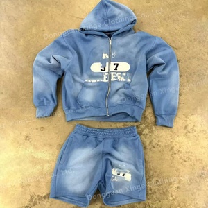 Conjunto Deportivo Personalizado Oversize con Estampado Serigrafiado y Efecto Desgastado por el Sol para Hombre, Conjunto de Dos Piezas con Pantalones Cortos y Sudadera con Cremallera - Product Image 5