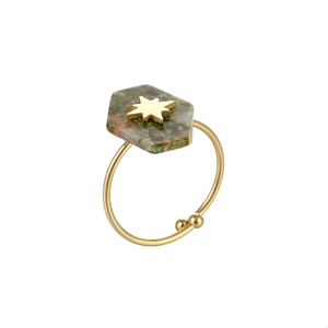 Anillo de Acero Inoxidable Personalizado, Resistente al Deslustre, Chapado en Oro de 18k, con Diseño de Flor - Product Image 4