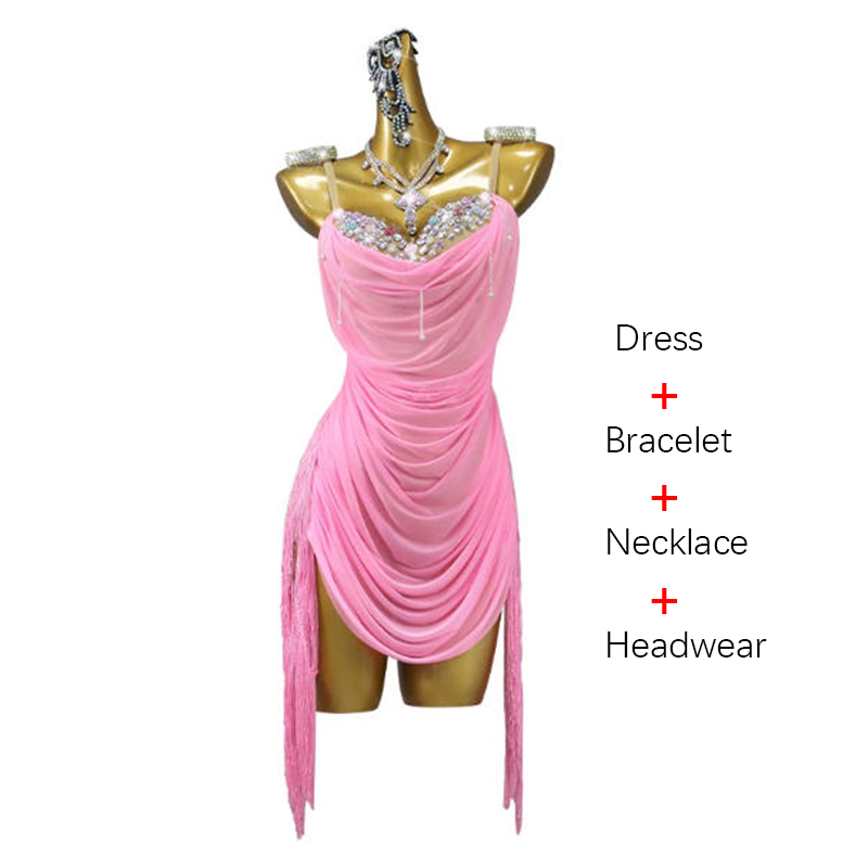 Robe rose + bracelet + collier + couvre-chef