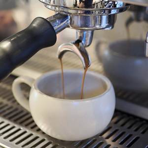 Tasses à café en terre cuite rustique, tasses et soucoupes à café glacé japonais faites à la main, tasses à café en céramique pour latte art européennes - Product Image 5