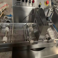 Machine industrielle d'enrobage au chocolat avec tunnel de refroidissement pour biscuits, gâteaux et gaufrettes