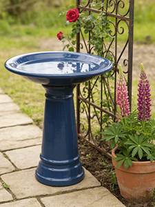 Bain d'oiseaux et mangeoire en céramique émaillée bleu cobalt brillant, design sur piédestal, pour extérieur, intérieur, maison, jardin, avec trou de drainage en terre cuite - Product Image 2