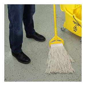 Tête de balai en microfibre Saddleback Premium Boardwalk 24 oz avec panier en plastique, 12 par carton, blanc, pour sols plats - Product Image 2