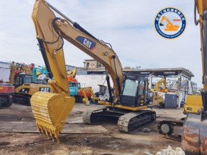 Excavadora de cadenas usada Caterpillar de bajo precio, modelo 2016, cucharón de 1.2m³, peso operativo de 20000 kg, motor de 236 HP, bomba de alto rendimiento. - Product Image 5