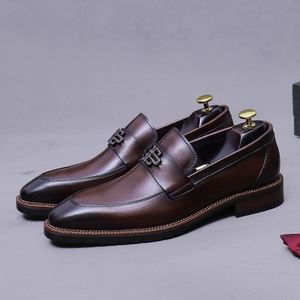 Zapatos de vestir formales de cuero brocado grabado a mano de alta gama para hombre, transpirables, antideslizantes, para bodas, con punta cuadrada y para calzado de talla grande. - Product Image 6