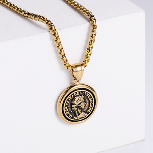 Collier avec pendentif Queen Elizabeth en acier inoxydable, bijoux rétro unisexes, cadeau - Product Image 3