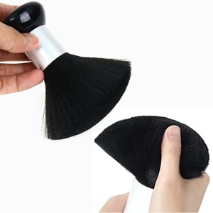 Cepillo plumero <span class=keywords><strong>de</strong></span> cuello <span class=keywords><strong>de</strong></span> peluquero <span class=keywords><strong>de</strong></span> cerdas suaves negras para hombres, herramienta <span class=keywords><strong>de</strong></span> limpieza <span class=keywords><strong>de</strong></span> corte <span class=keywords><strong>de</strong></span> pelo para peluquería y uso en salón - Product Image 4