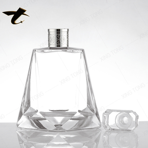 Bouteilles en verre carrées de luxe de 500 ml pour spiritueux, avec bouchons personnalisés pour le brandy, le gin, la vodka, le rhum et la tequila - Product Image 4