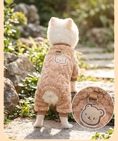 Manteau pour chiens. Il est épais et chaud en automne et en hiver, et peut servir de manteau pour chats et chatons.
