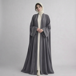 Abaya grise élégante longue jusqu'au sol avec bordure blanche, coupe ample et modeste, sans plis, en polyester, à manches longues, pour femme, usage quotidien, Moyen-Orient - Product Image 1