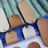 Étiquettes en cuir personnalisées en gros avec logo gaufré, à coudre sur les jeans, étiquettes à rivets, accessoires DIY pour vêtements, sacs, chapeaux, vestes, OEM