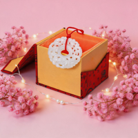 Boîte cadeau en carton écologique personnalisée, motif rouge, en papier rigide, avec insert en velours pour articles délicats