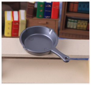 Casa de muñecas para niños y niñas, accesorios de cocina realistas, sartén artesanal de resina, espátula para freír, juguete de comida de cocina - Product Image 5