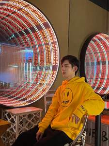 Scatola Luminosa a LED con Cornice Rotonda in Alluminio, Illuminazione per Pubblicità Esterna, Ologramma 3D da 43 Pollici - Product Image 5