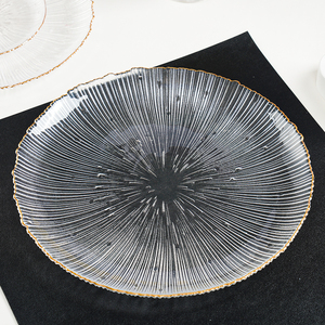 Fabrika doğrudan satış basit tarzı kurşunsuz dikey kaburga kristal temizle altın jant şarj cam plaka takım ile - Product Image 3