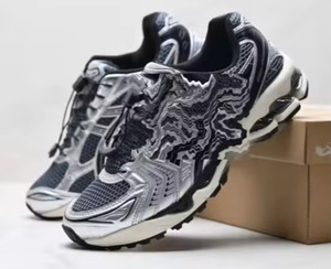 Baskets décontractées de luxe pour hommes Gel-Kayano 14, chaussures à plateforme classiques en rouge et noir, à lacets et à enfiler, avec doublure en maille - Product Image 3