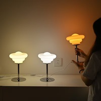 Lampe de table en métal de style crème unique, en forme de coquillage, avec lumière d'ambiance LED, style nordique, luxe léger, art moderne