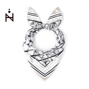 Sciarpa triangolare multifunzionale Zi 135x60 cm con stampa geometrica, accessorio casual per donna e uomo - Product Image 2