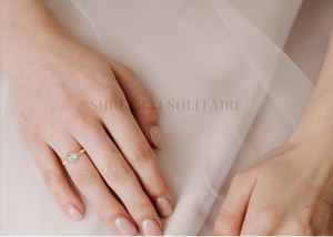 Anillo de Compromiso de Lujo Ecológico de Oro 18K/14K con Corte Cojín Cultivado en Laboratorio, Piedra Lateral de 0.18 Quilates, Ético y Sostenible para Novias - Product Image 6