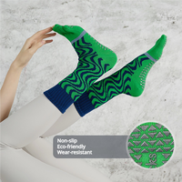 Chaussettes de Pilates à cinq doigts rayées style designer avec grip en silicone, coupe basse, pour studio de yoga de luxe