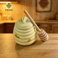 FENN Handbemalter Keramik-Honigtopf mit Bienen-Deckel und Holzlöffel, glasiertes Honigglas, individuelles Logo, OEM, direkt ab Werk