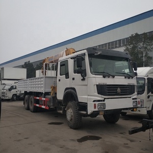 Nueva cabina de tripulación 400hp SINOTRUK HOWO camión todoterreno 6x6 con grúa - Product Image 1