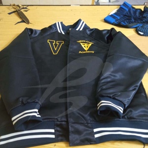 เสื้อแจ็คเก็ตเบสบอลแบบ Varsity ของ PIHA SPORTS รุ่นปี 2026 ราคาส่งถูก พร้อมโลโก้ Chenille ของแท้ เหมาะสำหรับโรงเรียน วิทยาลัย และทีมเบสบอล - Product Image 6