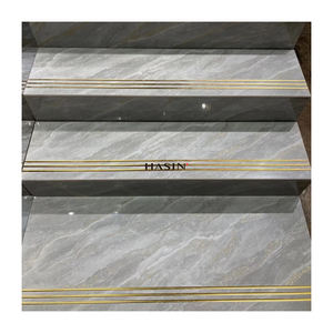 Carreaux de porcelaine personnalisés <span class=keywords><strong>pour</strong></span> escaliers Carreaux de marbre en porcelaine brillante de <span class=keywords><strong>couleur</strong></span> grise blanche de Carrare <span class=keywords><strong>pour</strong></span> escaliers fabriqués en Chine - Product Image 1