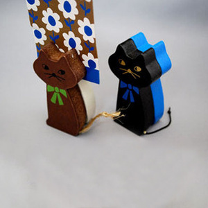 Porte-cartes de visite Miranda Cat en bois, décoration de bureau artisanale, couleur bleu-noir antique, boîte à cartes en bois massif en forme d'animal - Product Image 1