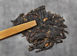 Thé noir fermenté artisanal, doux <span class=keywords><strong>pour</strong></span> l'estomac, en forme de galette, issu de grands feuilles d'arbres anciens de Fengqing, Yunnan - Product Image 5