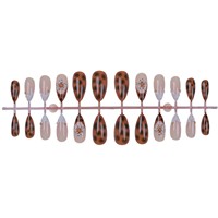 Faux ongles à presser en amande avec motif écaille de tortue ambrée, bout français blanc et accents floraux 3D, couleur nude pour femmes