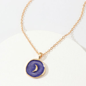 Collier chaîne avec médaille émaillée moderne en forme d'étoile à cinq branches, de lune et de foudre en cuivre - Product Image 2