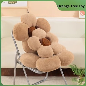 Coussin de soutien lombaire et de taille <span class=keywords><strong>pour</strong></span> siège de voiture et de bureau, en peluche d'hiver mignon motif capybara dessin animé, garni de coton PP et orné de fleurs - Product Image 2