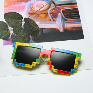 Lunettes de soleil de course unisexes personnalisées à grande monture carrée, fantaisie, colorées, effet pixel arc-en-ciel, protection UV400, mosaïque arc-en-ciel, pour femmes et hommes - Product Image 2