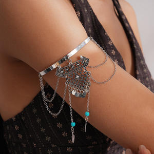 J Brazalete Abierto Geométrico Europeo de Aleación de Zinc Estilo Punk con Bisel, Unisex, con Triángulos, Rombos, Flechas y Borlas, de Alta Gama y Tendencia para Fiestas - Product Image 3