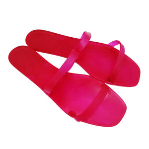 Yeni 2023 kapalı açık plaj sandaletleri kadın İspanya kristal jöle PVC renkli kelime serin terlik - Product Image 2