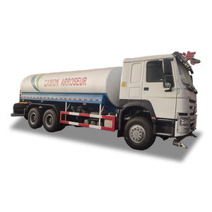 Camión <span class=keywords><strong>Cisterna</strong></span> <span class=keywords><strong>de</strong></span> <span class=keywords><strong>Agua</strong></span> HOWO 6x4 <span class=keywords><strong>de</strong></span> <span class=keywords><strong>2000</strong></span> <span class=keywords><strong>Galones</strong></span> (20cbm) con Aspersor en Venta - Product Image 3