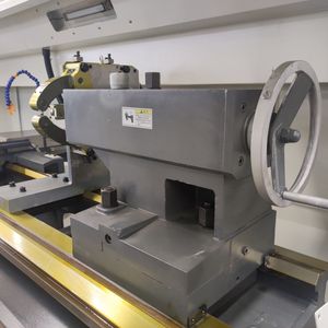 เครื่องกลึงโลหะความแม่นยำสูง CK6140 แบบ 3 แกน ความแม่นยำสูง ระบบควบคุม CNC แบบ GSK สำหรับงานขนาดกลาง - Product Image 5