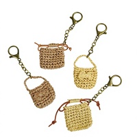 Mini sac en paille de raphia tressé à la main avec logo personnalisé, breloque vintage, petite pochette, porte-clés à fermoir mousqueton, pendentif de sac à main de plage bohème pour femme