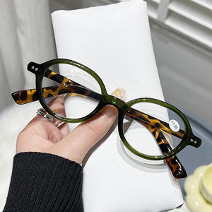 แว่นอ่านหนังสือ YC11324 สำหรับผู้หญิง กรอบพีซี เลนส์เรซิ่น ป้องกันแสงสีฟ้า น้ำหนักเบา ปรับสายตาคมชัดสูง - Product Image 4